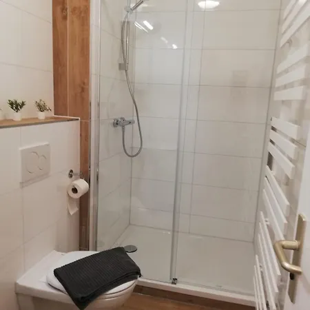 דירה Gemuetliche Altbauwohnungen Mit Einzelzimmern Und Parkplatz Direkt Am Haus!