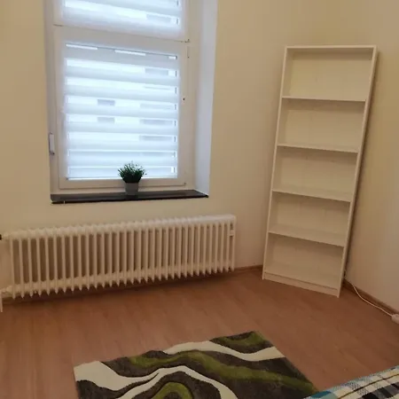 Gemuetliche Altbauwohnungen Mit Einzelzimmern Und Parkplatz Direkt Am Haus! Apartmán *