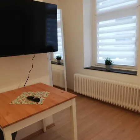 Gemuetliche Altbauwohnungen Mit Einzelzimmern Und Parkplatz Direkt Am Haus! *