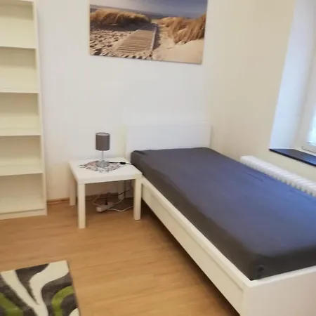 Gemütliche Erdgeschosswohnung Mit 3 Einzelzimmern!