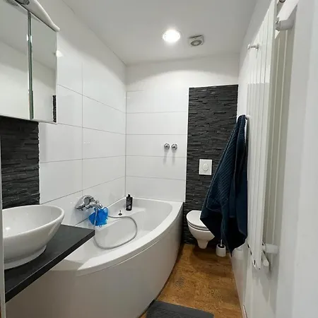 Gemuetliche Altbauwohnungen Mit Einzelzimmern Und Parkplatz Direkt Am Haus! Apartmán *
