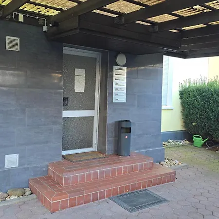 Gemuetliche Altbauwohnungen Mit Einzelzimmern Und Parkplatz Direkt Am Haus! Apartment