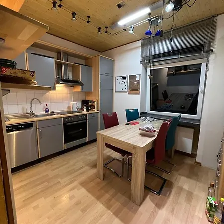 Gemuetliche Altbauwohnungen Mit Einzelzimmern Und Parkplatz Direkt Am Haus! Apartmán *