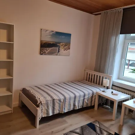 Gemuetliche Altbauwohnungen Mit Einzelzimmern Und Parkplatz Direkt Am Haus! 아파트 보훔