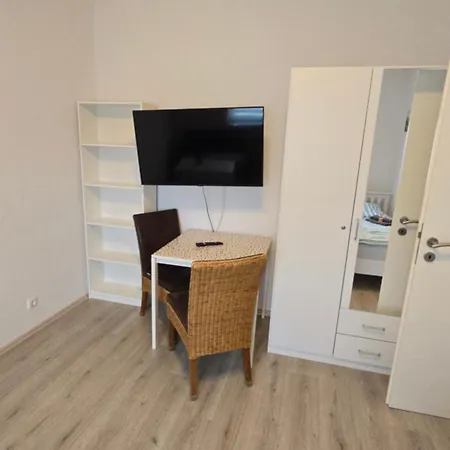 Gemütliche Erdgeschosswohnung Mit 3 Einzelzimmern!
