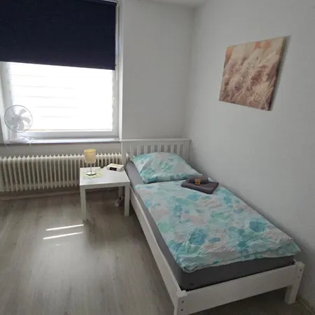 Gemütliche Erdgeschosswohnung Mit 3 Einzelzimmern! *
