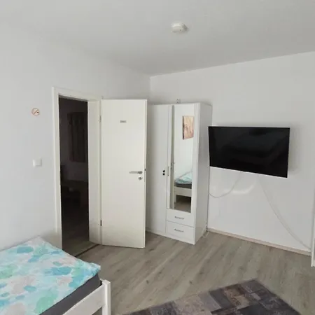 Apartmán Gemuetliche Altbauwohnungen Mit Einzelzimmern Und Parkplatz Direkt Am Haus! *