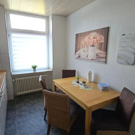 Gemuetliche Altbauwohnungen Mit Einzelzimmern Und Parkplatz Direkt Am Haus! 보훔