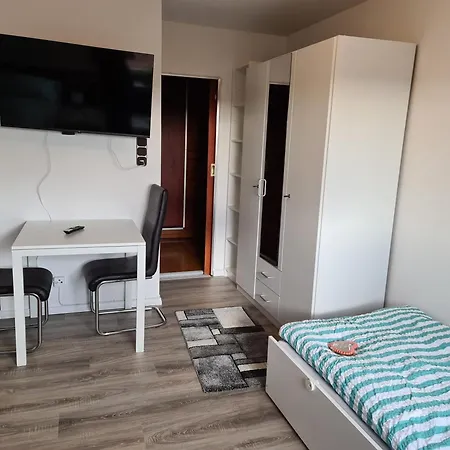 Apartment Gemütliche Erdgeschosswohnung Mit 3 Einzelzimmern!