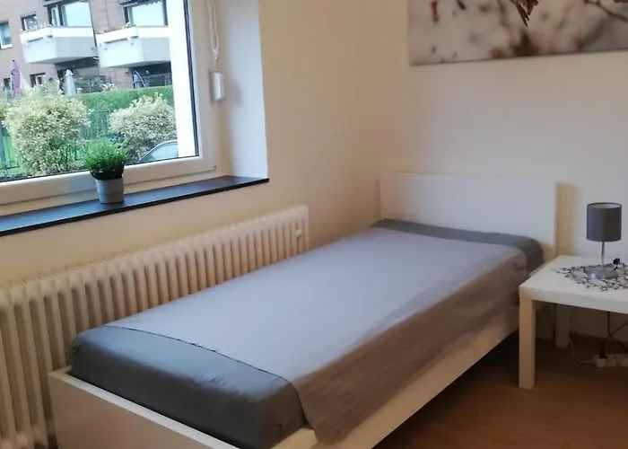 Gemuetliche Altbauwohnungen Mit Einzelzimmern Und Parkplatz Direkt Am Haus!