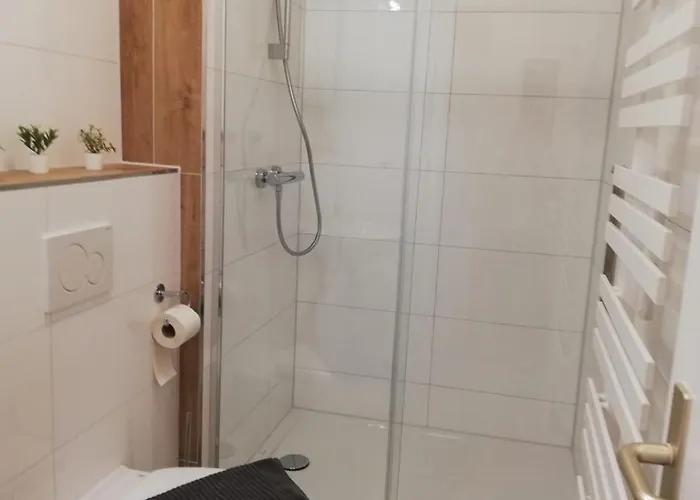 Lejlighed Gemuetliche Altbauwohnungen Mit Einzelzimmern Und Parkplatz Direkt Am Haus!