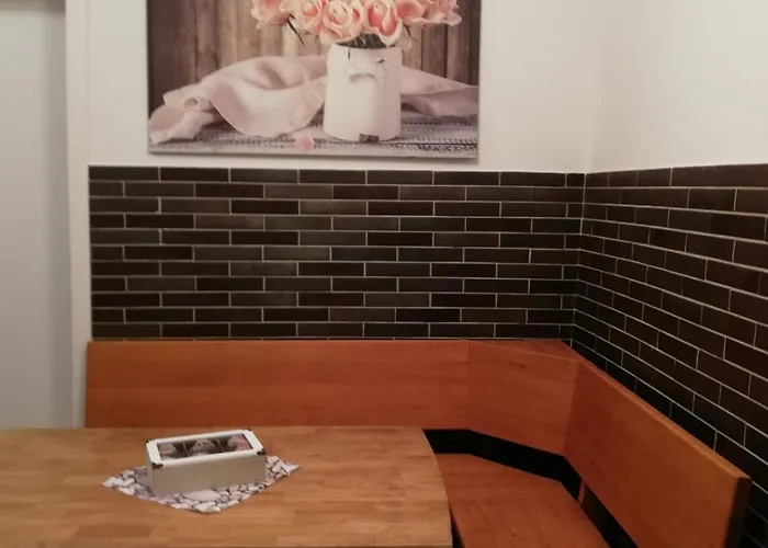 Gemuetliche Altbauwohnungen Mit Einzelzimmern Und Parkplatz Direkt Am Haus! Lejlighed