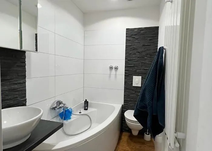 Gemuetliche Altbauwohnungen Mit Einzelzimmern Und Parkplatz Direkt Am Haus! Lejlighed *