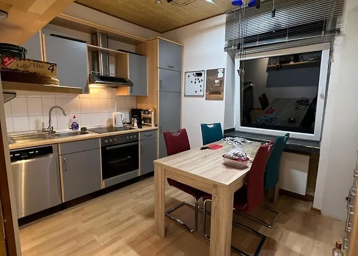 Gemuetliche Altbauwohnungen Mit Einzelzimmern Und Parkplatz Direkt Am Haus! Lejlighed *