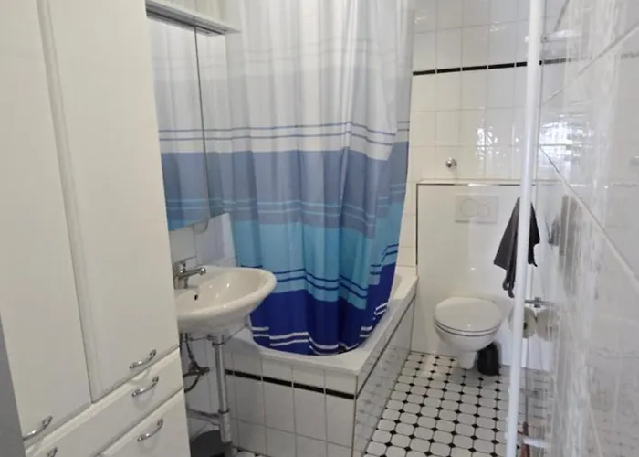 Gemuetliche Altbauwohnungen Mit Einzelzimmern Und Parkplatz Direkt Am Haus! Lejlighed